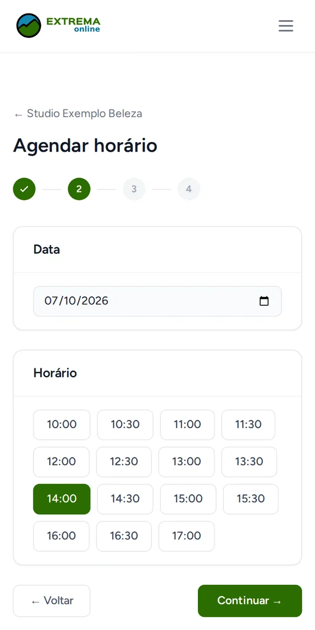 Cliente escolhendo um horário livre no celular