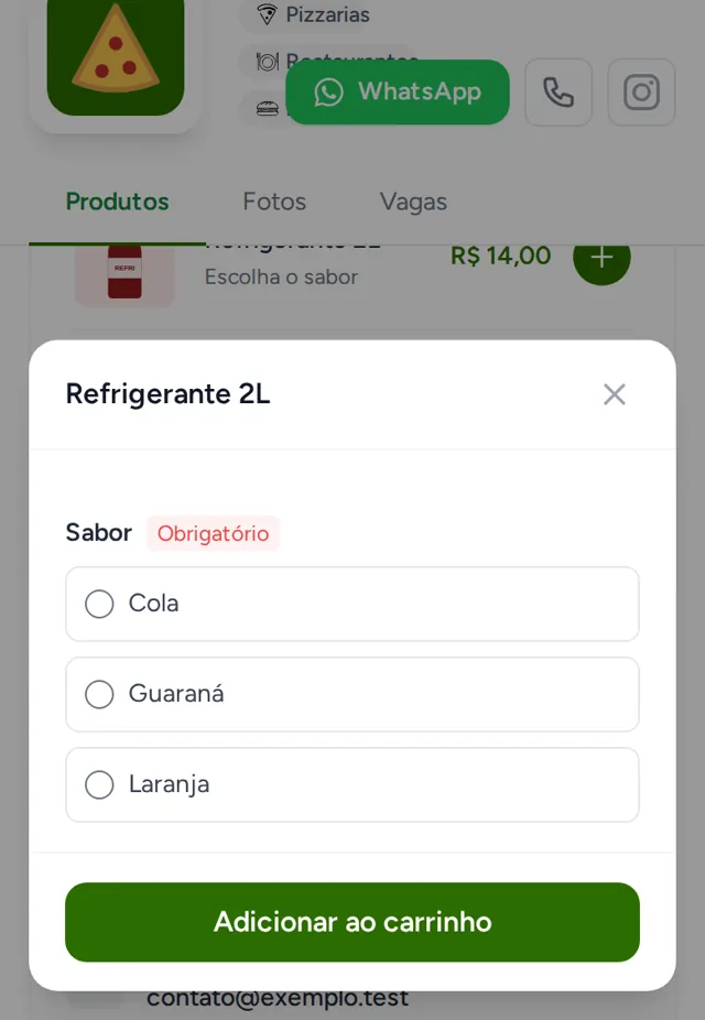 Cliente escolhendo opcionais de um produto no celular